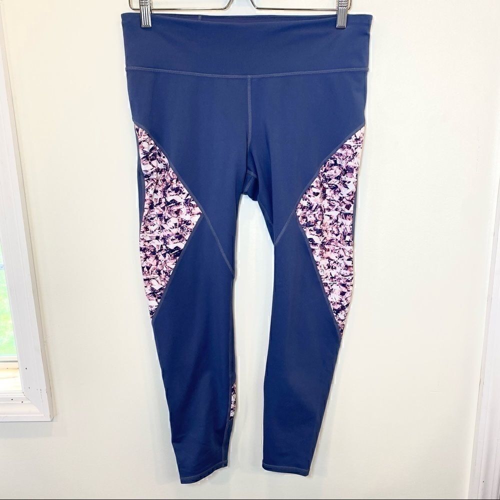 ‎GapFit blackout technology color block leggings